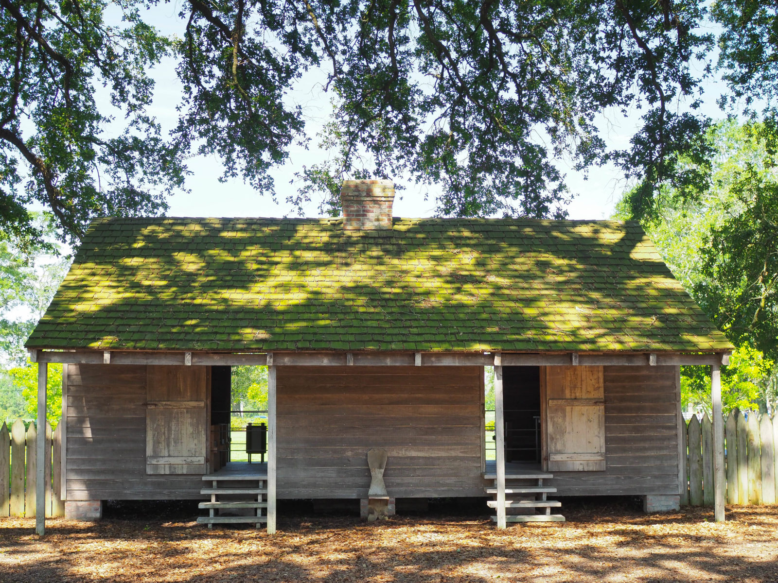 At Oak Alley Plantation in Louisiana, tours balance lives of slaves ...