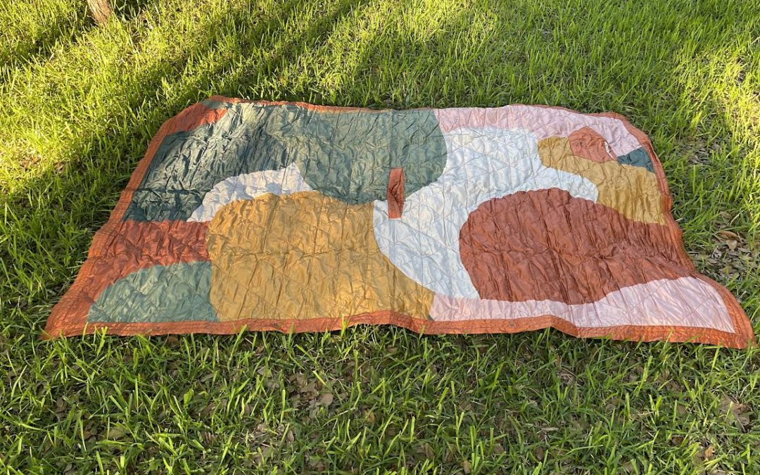 The Kammok field blanket – a quilt, ground cover, poncho and sleeping bag all in one?